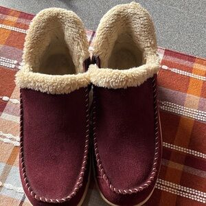 Orthofeet Cozy Burgundy Slippers with Faux Fur Lining Arch support
